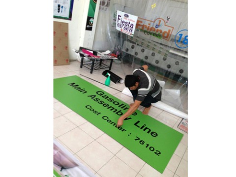 รับติดสติกเกอร์หน้าร้าน